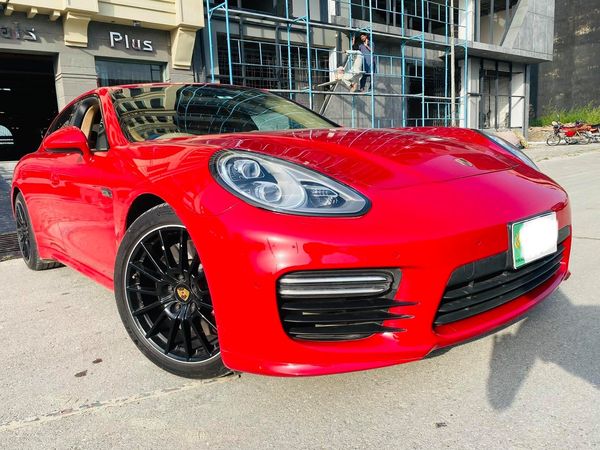 Porsche Panamera GTS  2015