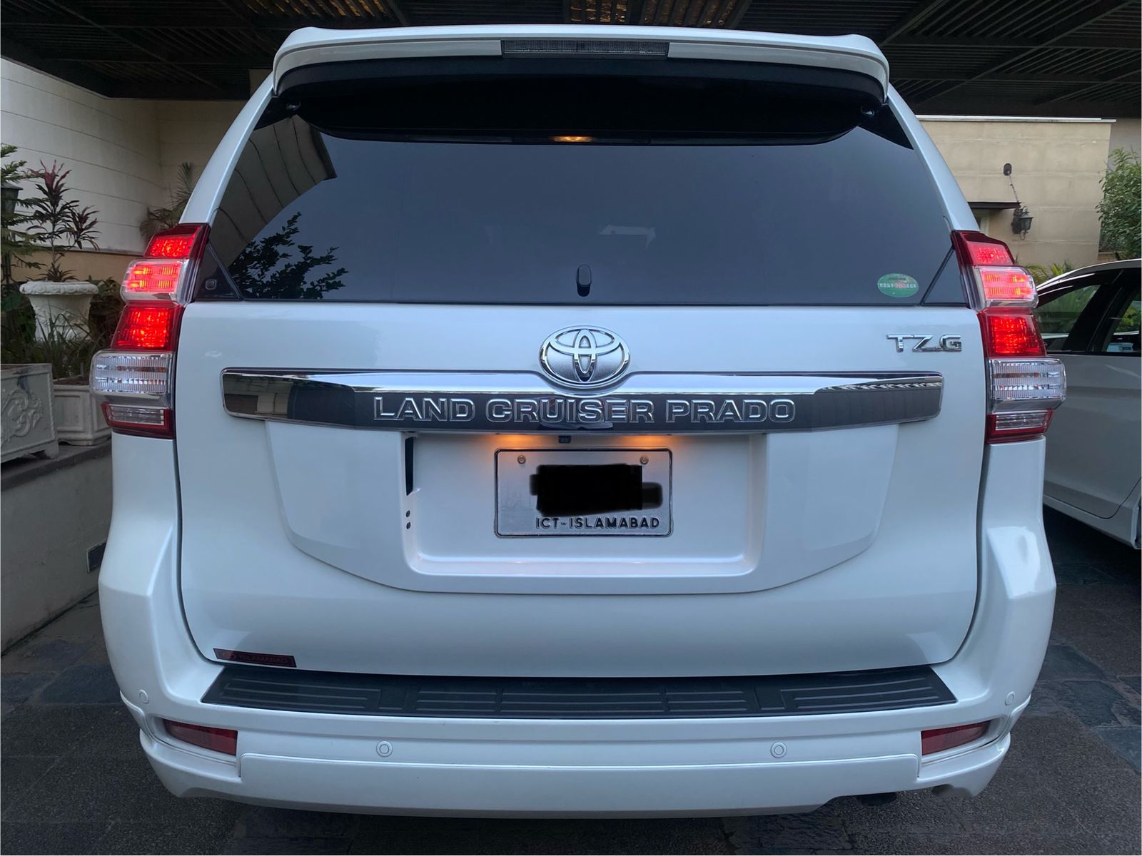 TOYOTA LAND CRUISER PRADO TZG 2015