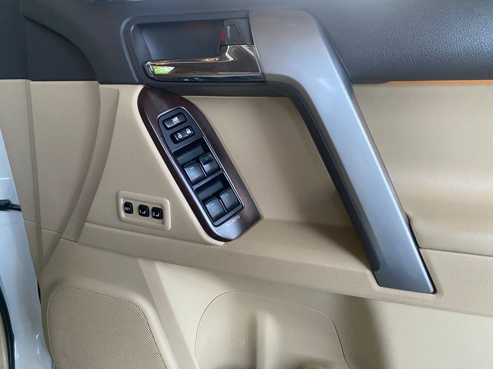 TOYOTA LAND CRUISER PRADO TZG 2015