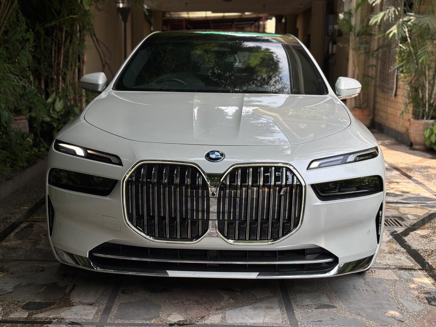 BMW I7 X drive60 (Deewan Import)
