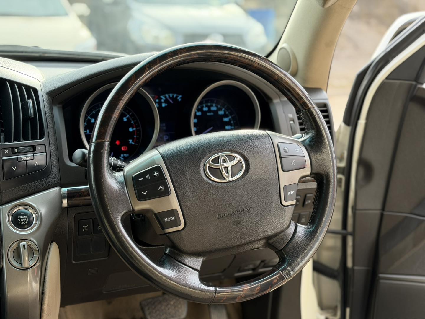 Toyota Land Cruiser AX-G