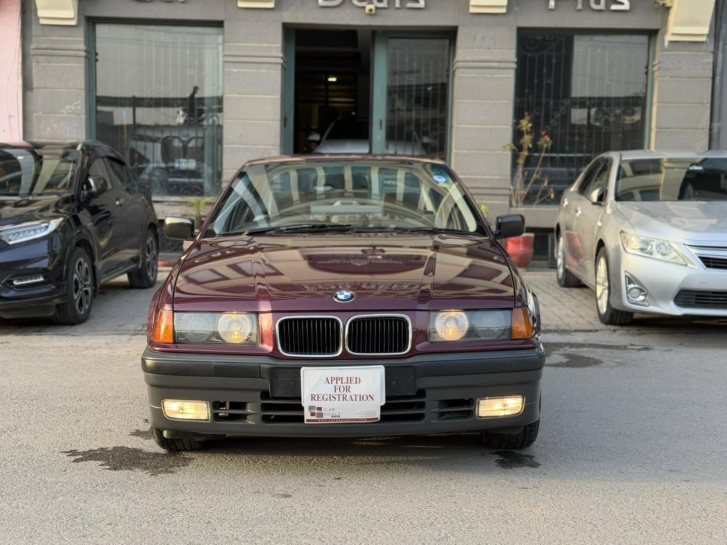 BMW 318i (Antique)
