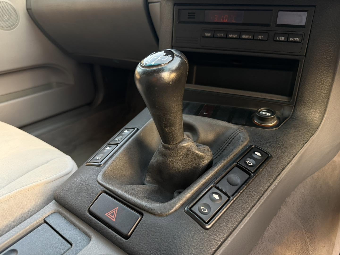 BMW 318i (Antique)