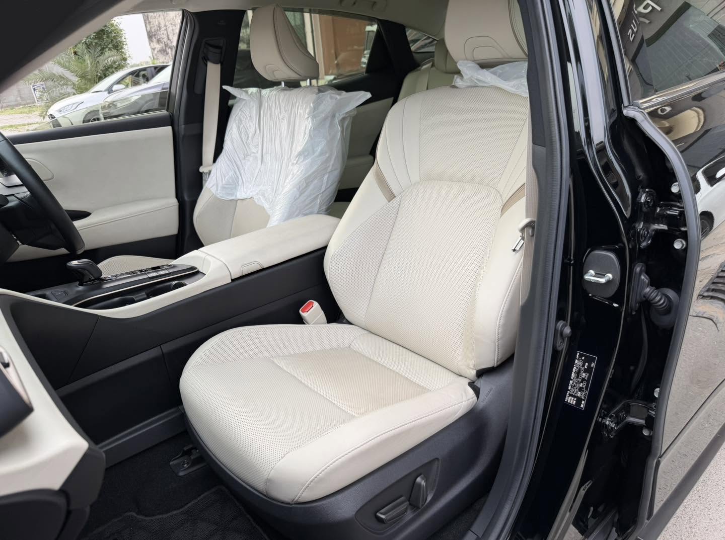 Toyota Crown G Advance Leather Package 4WD