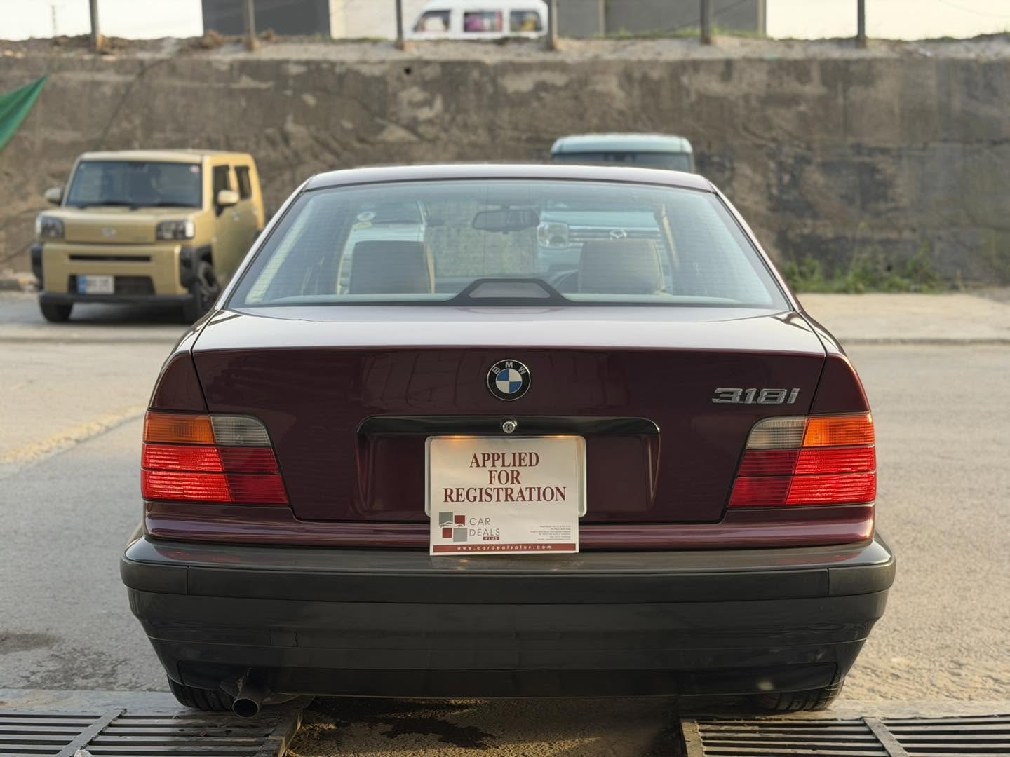 BMW 318i (Antique)
