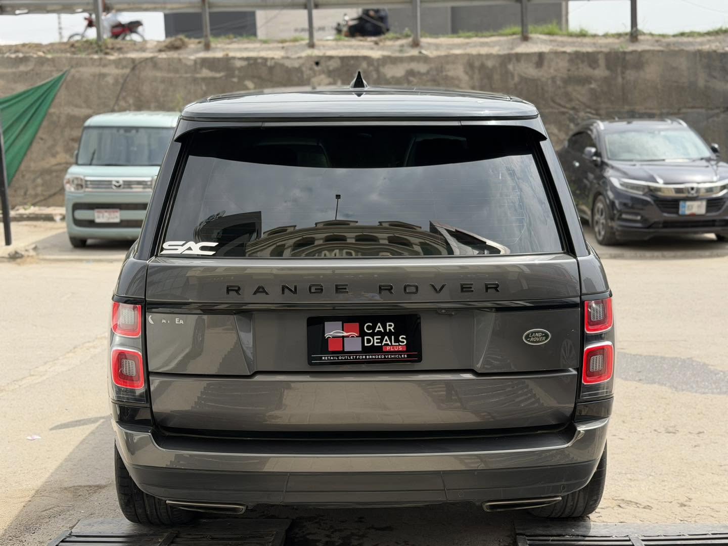 Range Rover Vogue P-400e SE