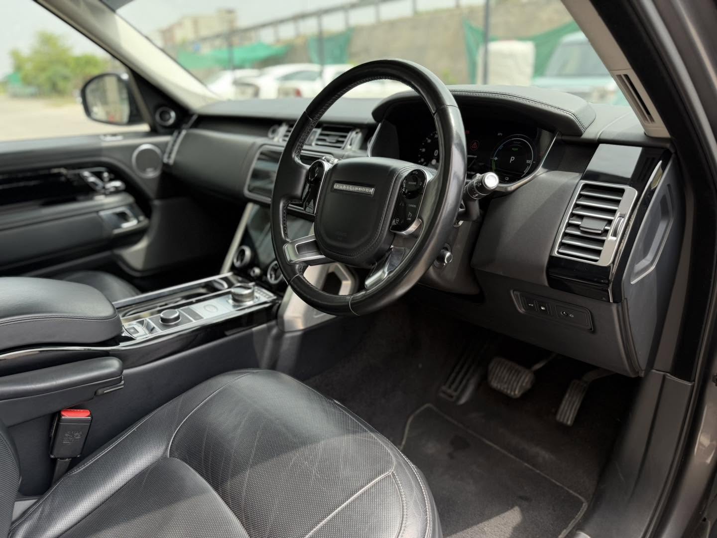 Range Rover Vogue P-400e SE
