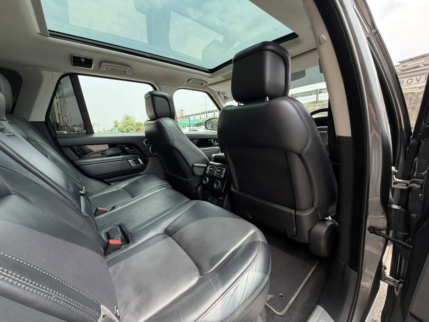 Range Rover Vogue P-400e SE