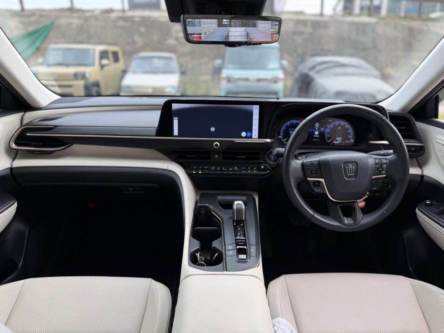 Toyota Crown G Advance Leather Package 4WD