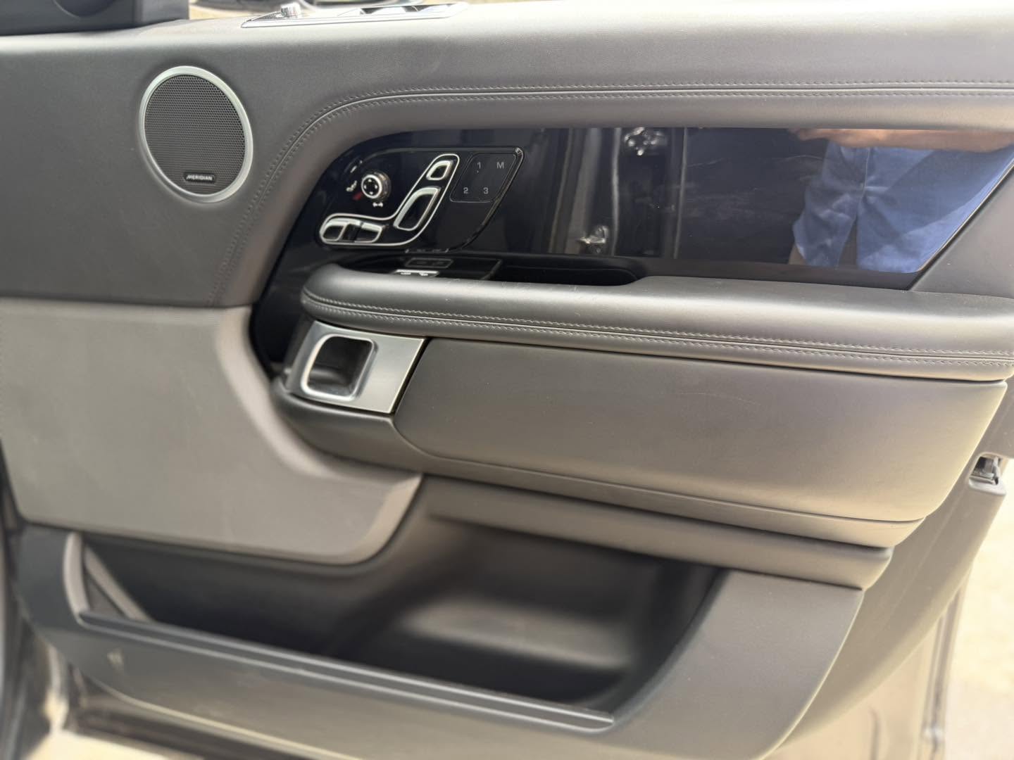 Range Rover Vogue P-400e SE