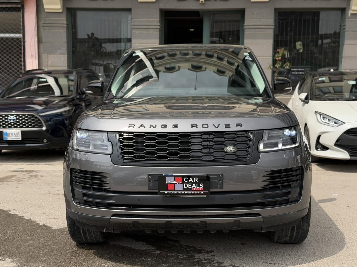 Range Rover Vogue P-400e SE