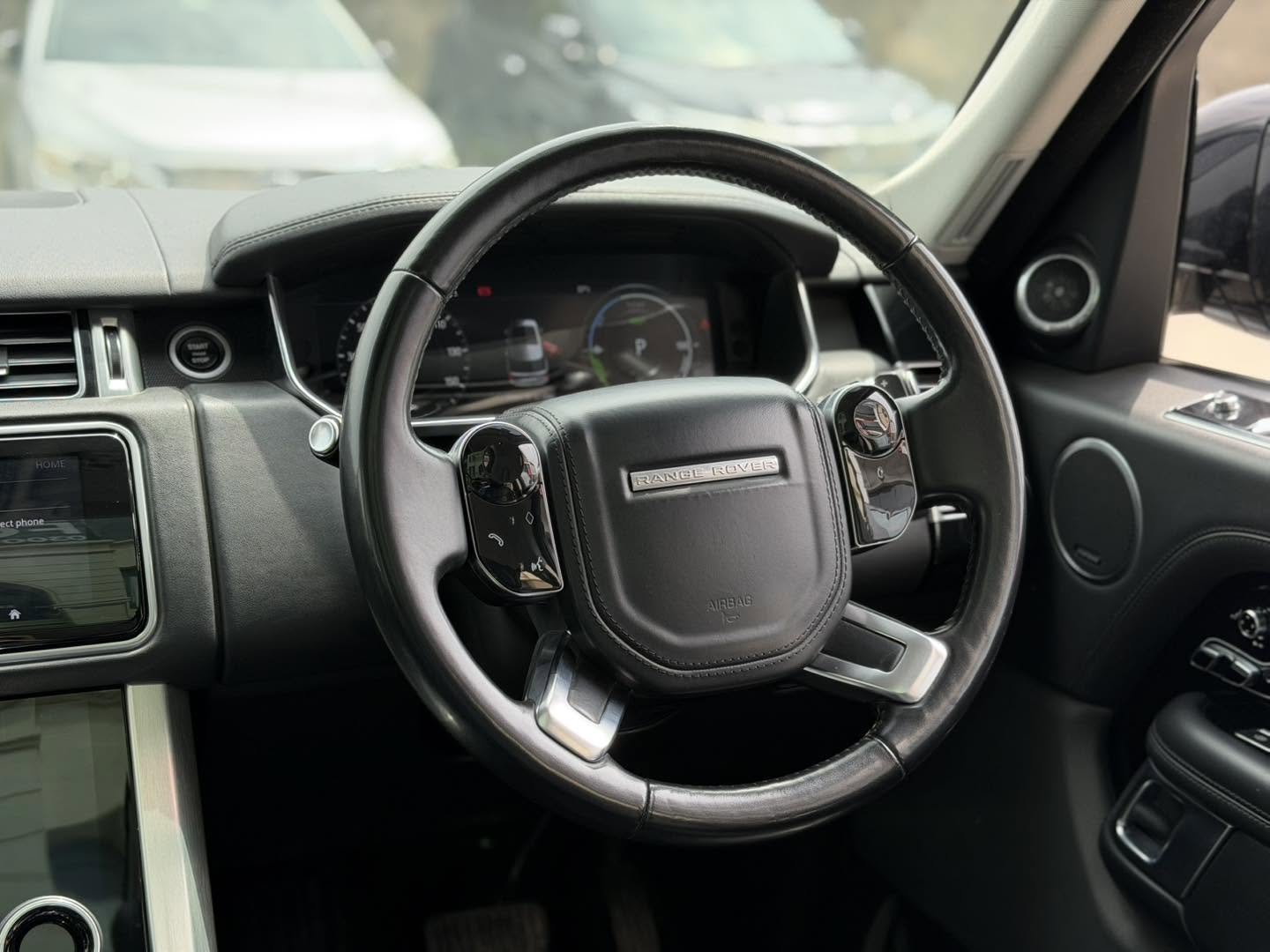 Range Rover Vogue P-400e SE