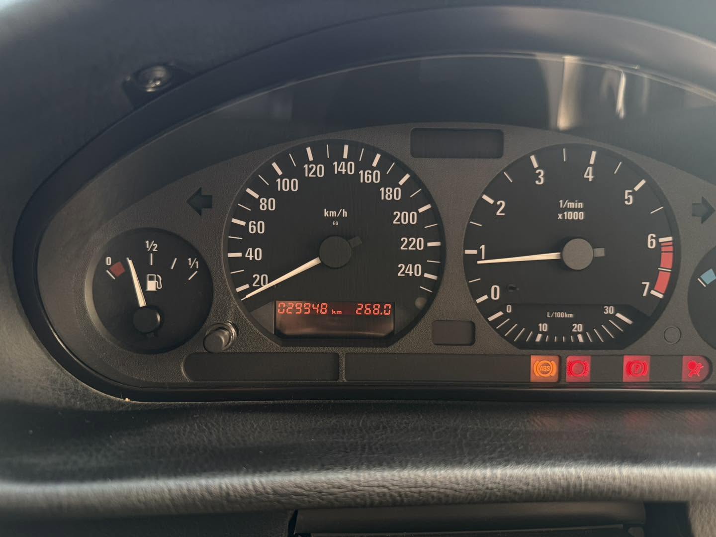 BMW 318i (Antique)