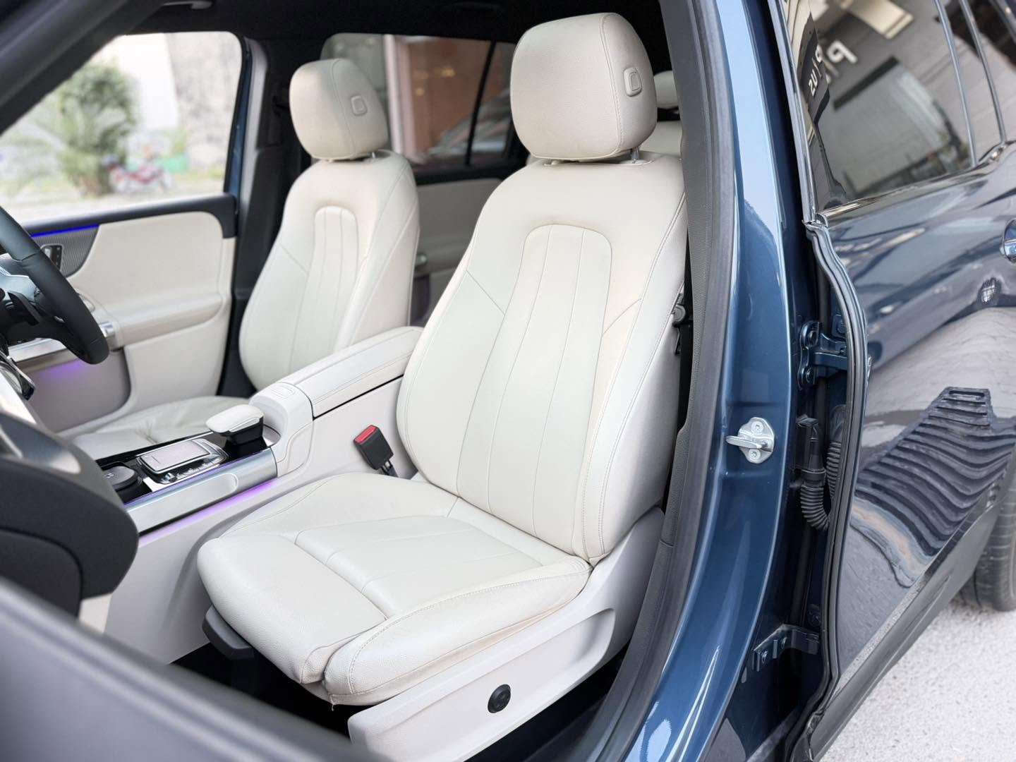Mercedes GLB-200- 7 Seater Progressive Package