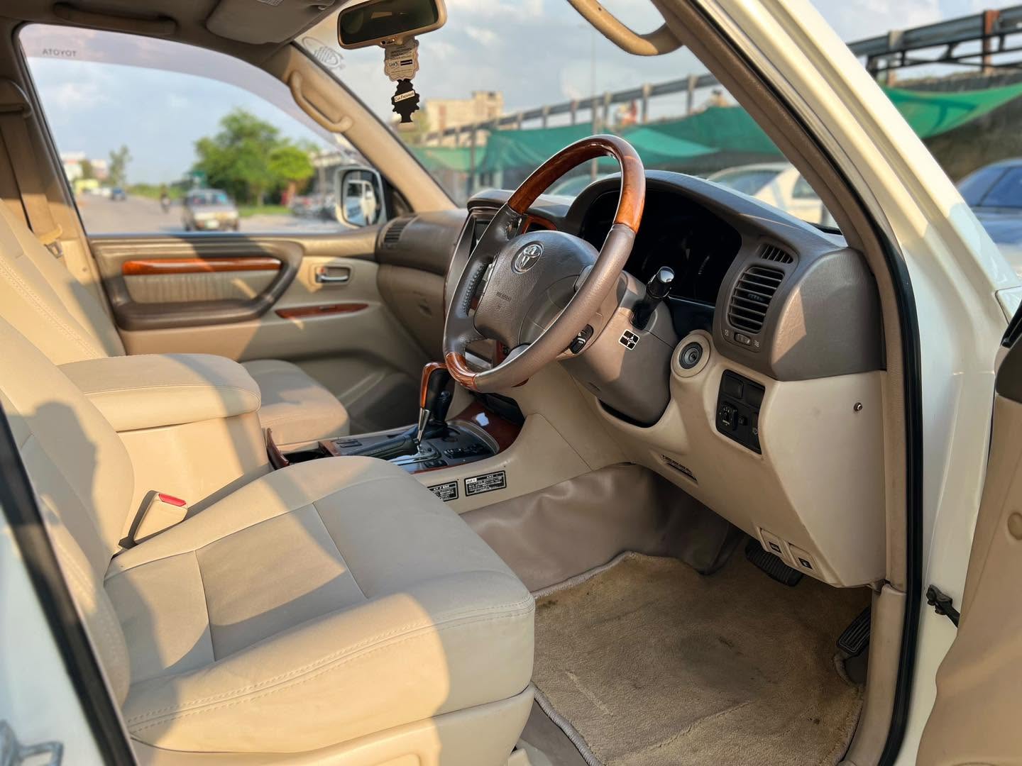 Toyota Land Cruiser Cygnus