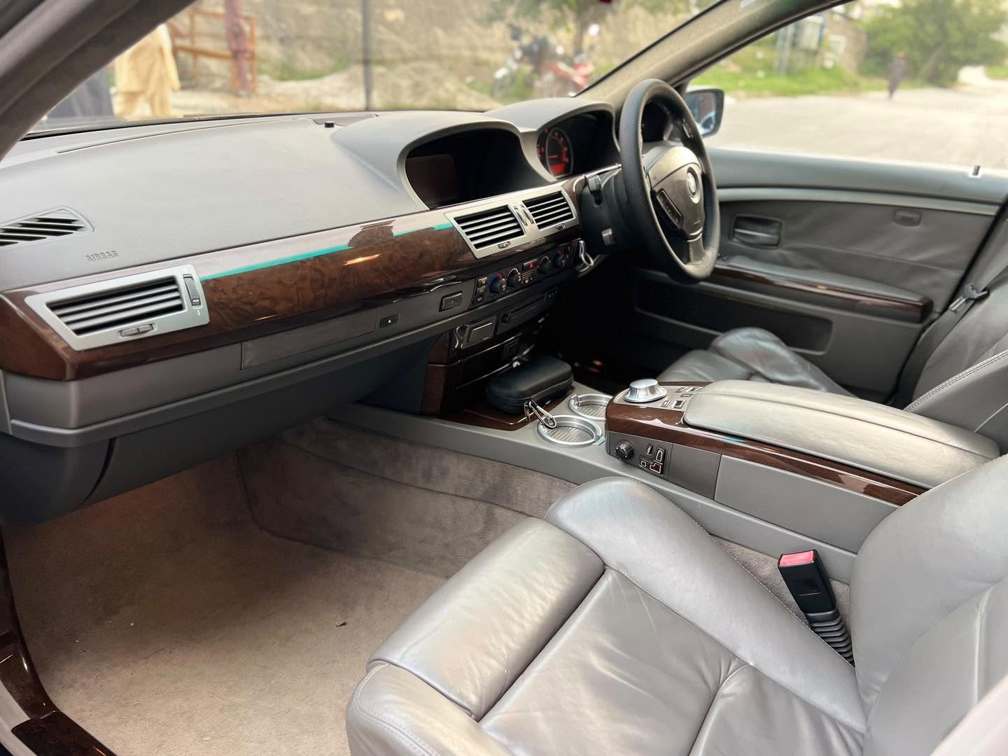 BMW 735 Li