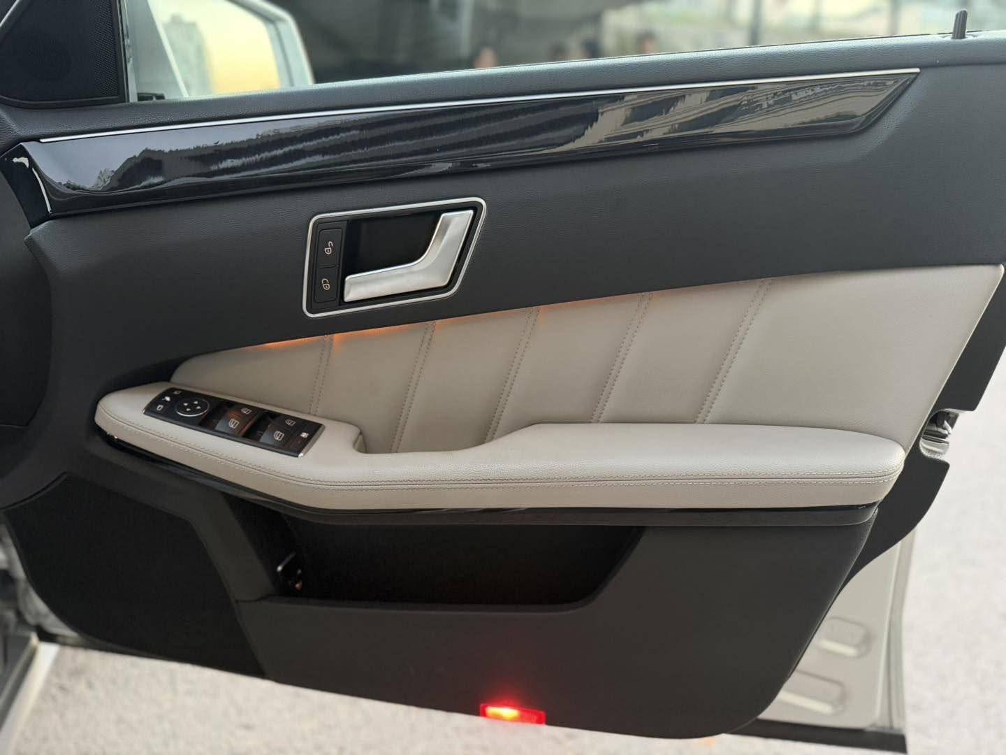 Mercedes E-200 Avantgarde (Antique)