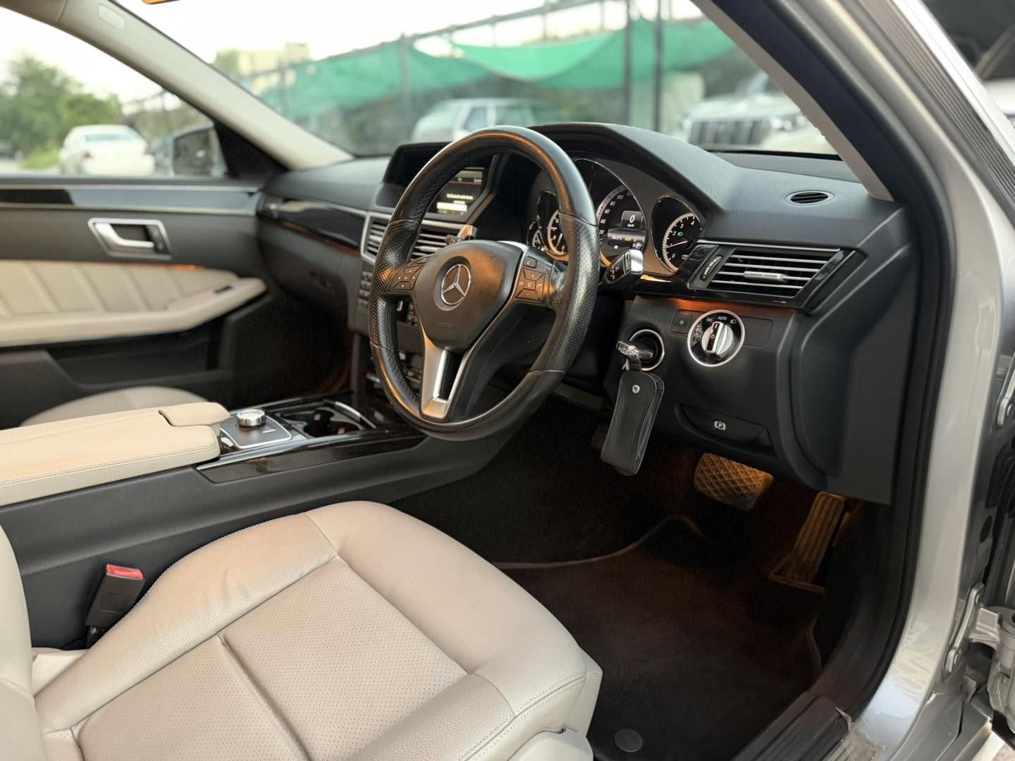 Mercedes E-200 Avantgarde (Antique)