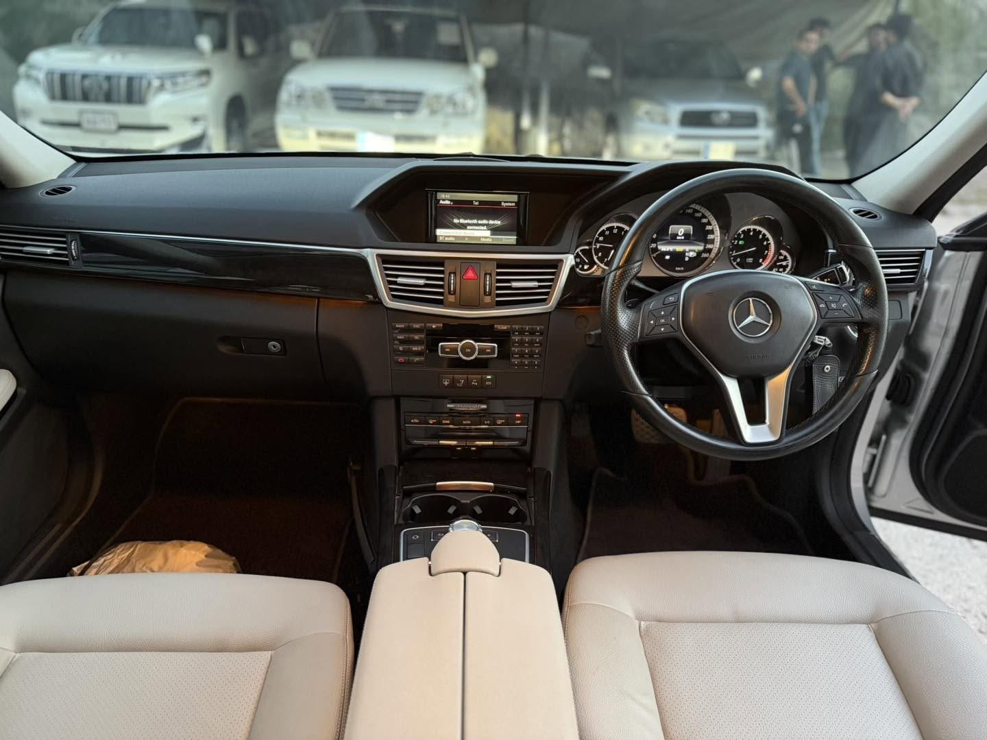 Mercedes E-200 Avantgarde (Antique)