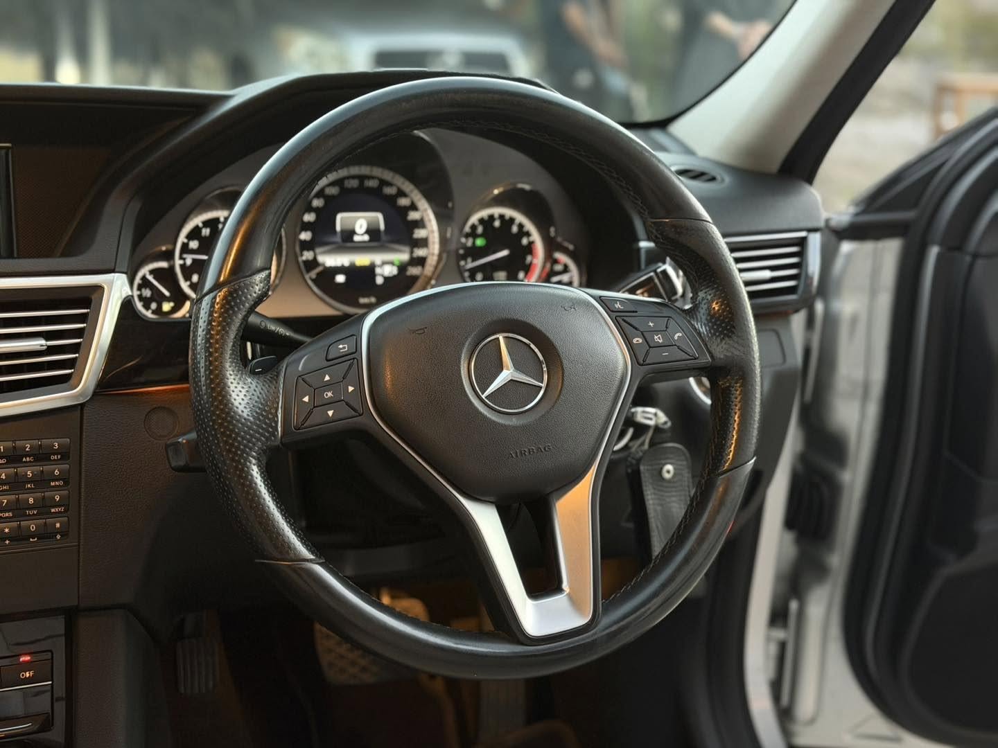 Mercedes E-200 Avantgarde (Antique)