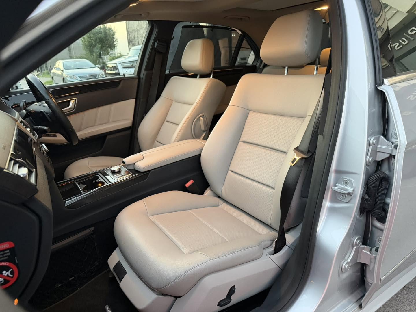 Mercedes E-200 Avantgarde (Antique)