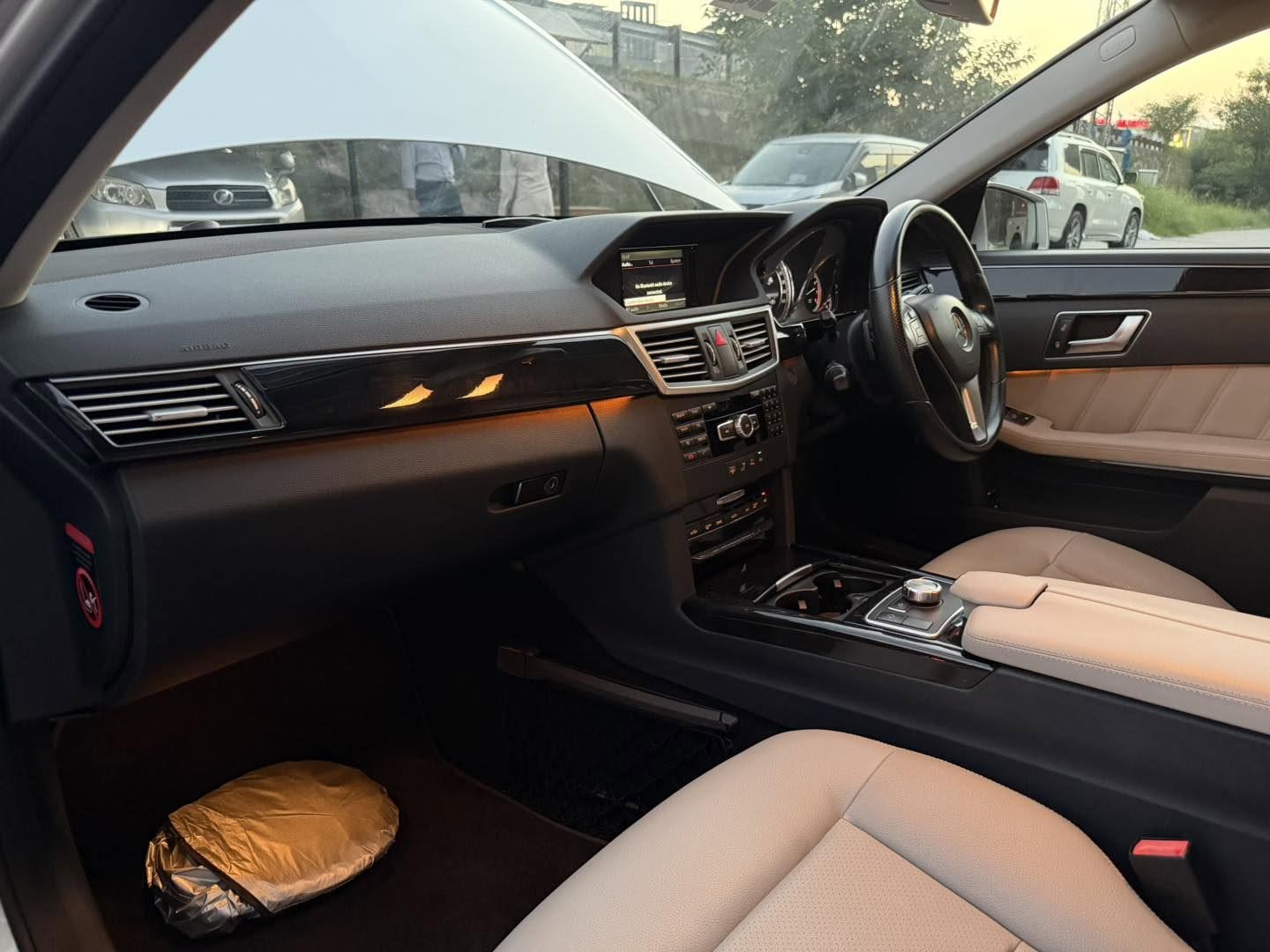 Mercedes E-200 Avantgarde (Antique)